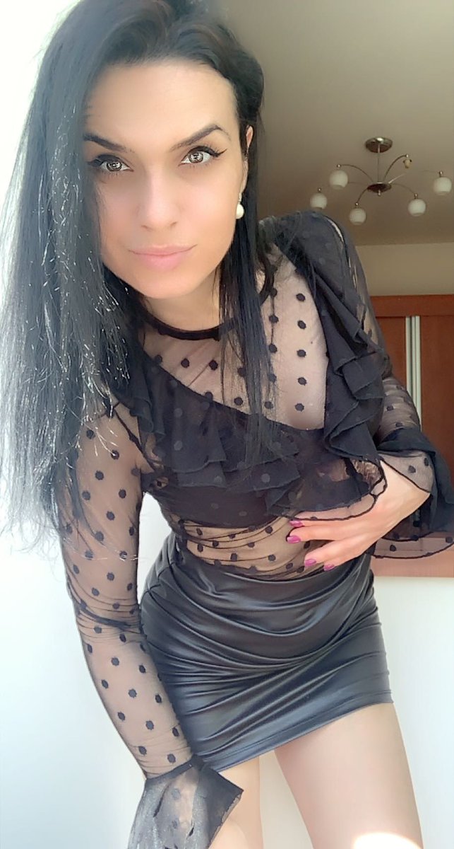 AdeleHolterOff's tweet photo. On line now!!Link in bio. #brunette #brunettegirl #fullips #modellife #model https://t.co/SopYMXQDg1