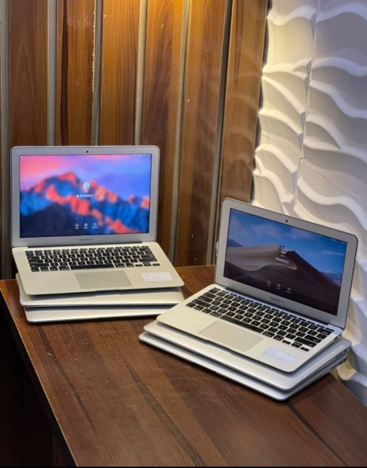 creogadgets's tweet photo. 🇺🇸 MacBook 💻 Air Deals
1) Macbook Air 2015 | 13 inch | 8gb 256gb Core i7 | N280,000
2) Macbook Air 2015 | 13 inch | 8gb 256gb Core i5 | N260,000
3) Macbook Air 2017 | 13 inch | 8gb 128gb Core i5 | N300,000
4) Macbook Air 2012 | Core i5 | 13 inches | 4GB 256GB | N200,000 https://t.co/iQAqcUlXFv
