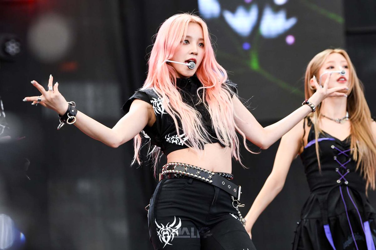 SBSNOW's tweet photo. 뜨거운 열기 가득한
케이팝 플렉스 현장 포토🔥

SBS <KPOP.FLEX>
☞ 5월 29일 [일] 밤 11시 5분 방송

#SBS #KPOPFLEX #케이팝플렉스
#여자아이들 #GIDLE https://t.co/DKLY6Q6cKt