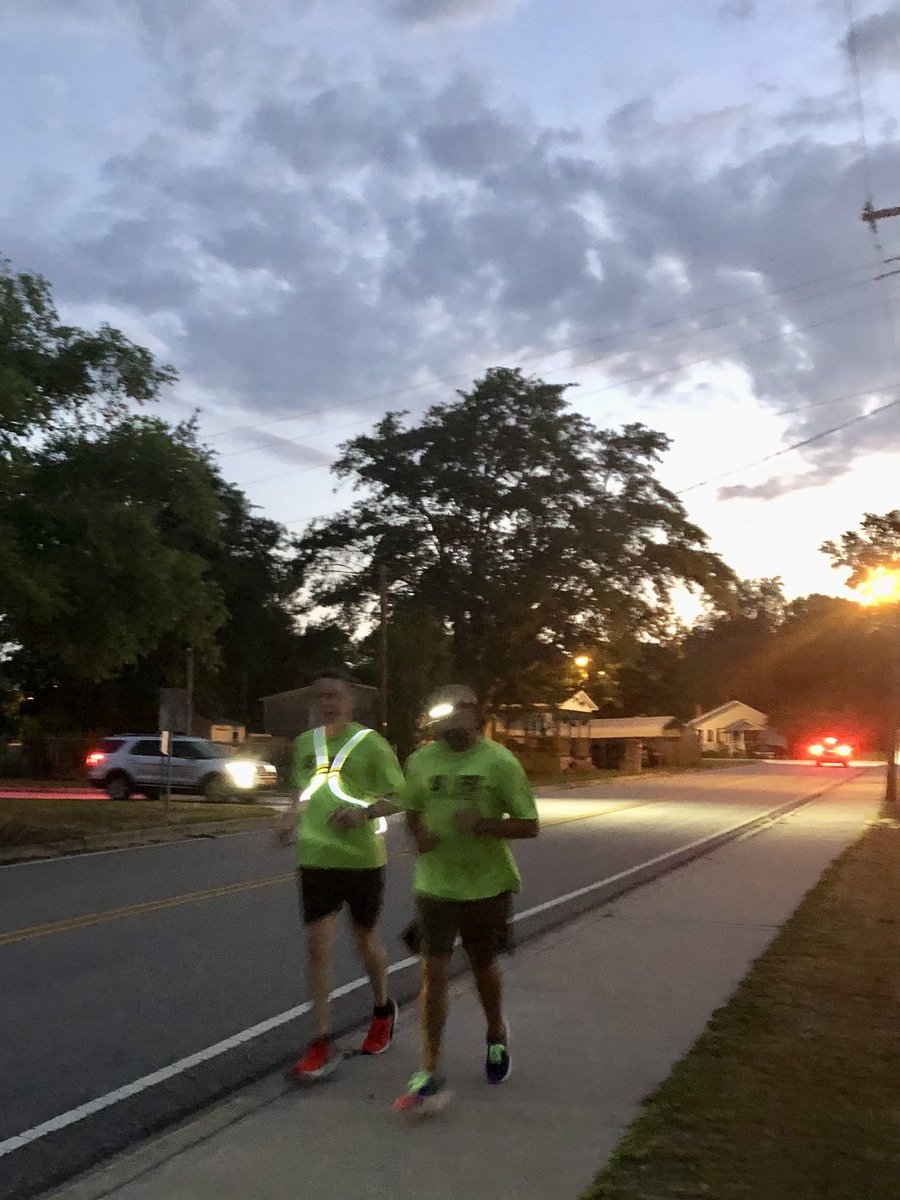 SAFELexington's tweet image. Hour 1 is done!
We kicked off the third annual 24/7 Safety Run this morning under a full moon. Throughout the week, there will be runners and walkers along Gibson Road and Duffie Drive to raise awareness of pedestrian safety in Lexington. Join us!