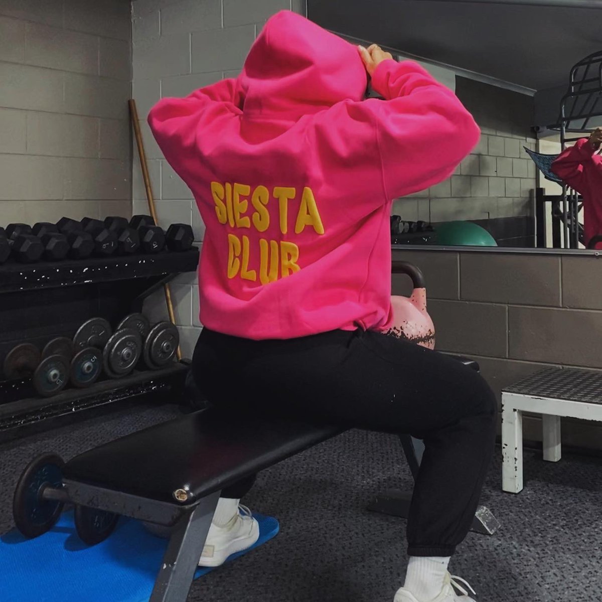 Shaniraee's tweet photo. Comfy vibes always 💖 https://t.co/fdhDwx2NlG