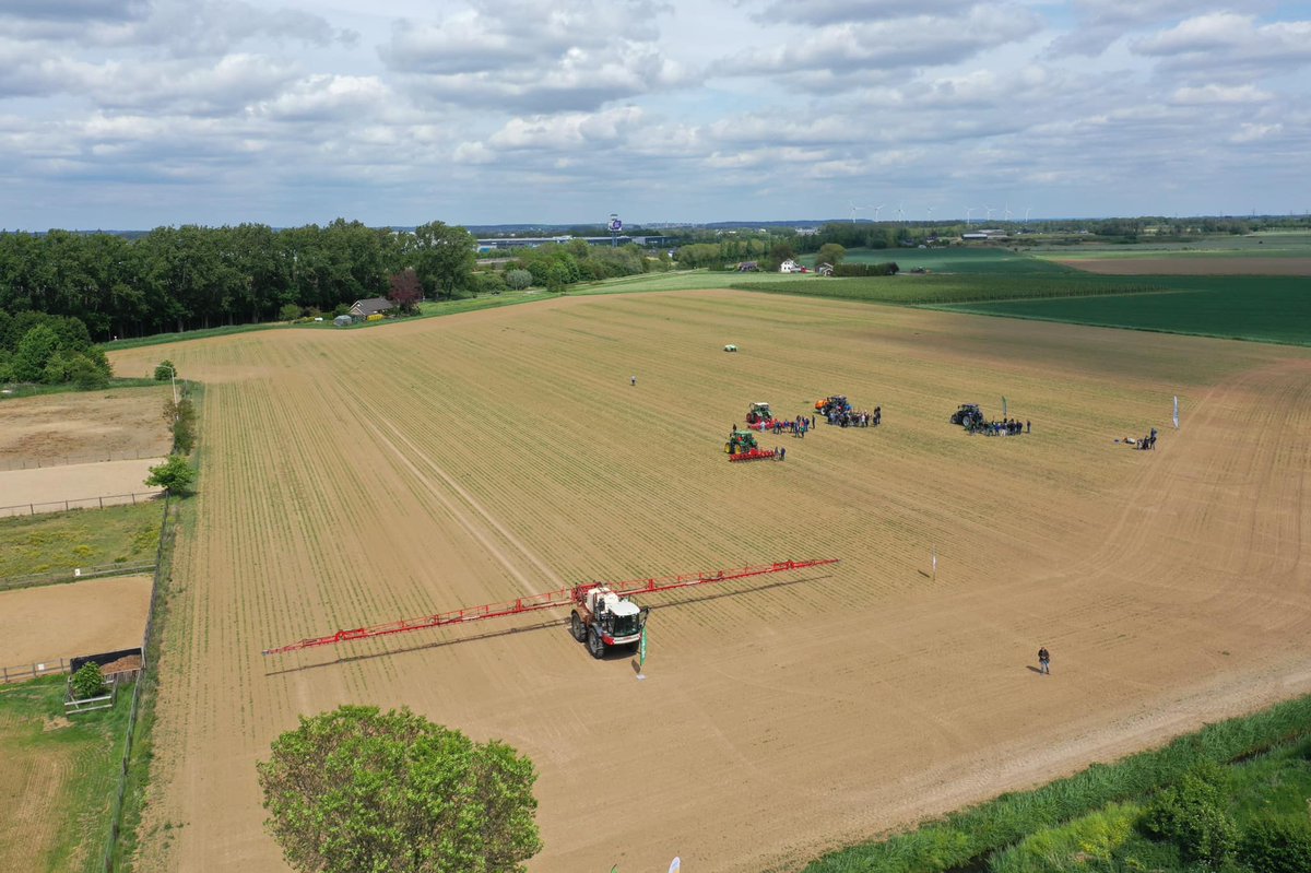 BBLeap_Global's tweet photo. LeapBox user Gijs van der Woerd organized a great demo day. BBLeap was spraying volunteer potatoes with his sprayer. #LeapBox #LeapFarming #PrecisionSpraying https://t.co/oOE25qRTHH