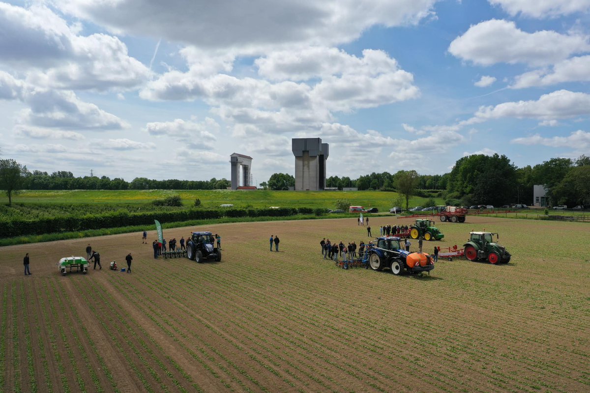 BBLeap_Global's tweet photo. LeapBox user Gijs van der Woerd organized a great demo day. BBLeap was spraying volunteer potatoes with his sprayer. #LeapBox #LeapFarming #PrecisionSpraying https://t.co/oOE25qRTHH