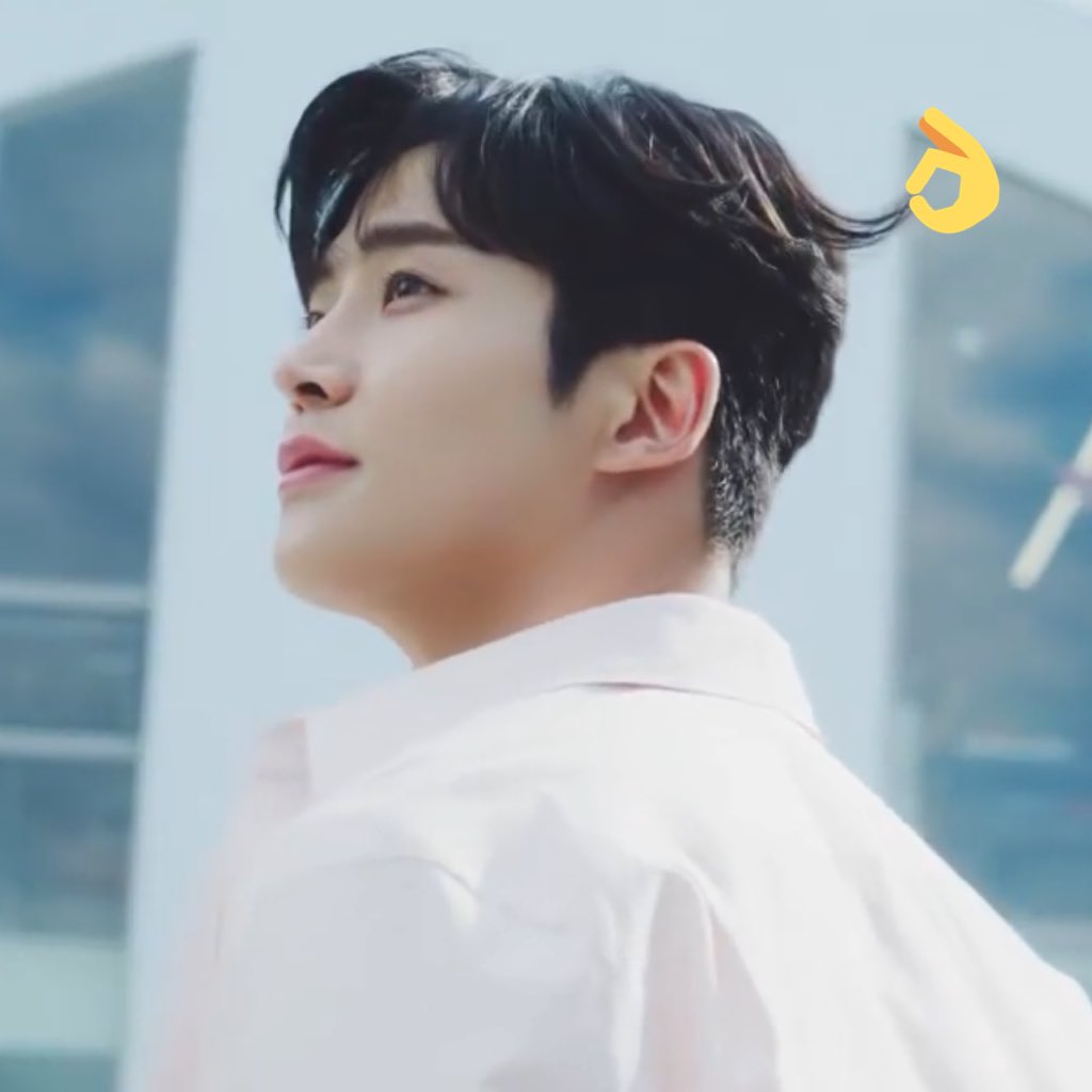 로니 tweet media