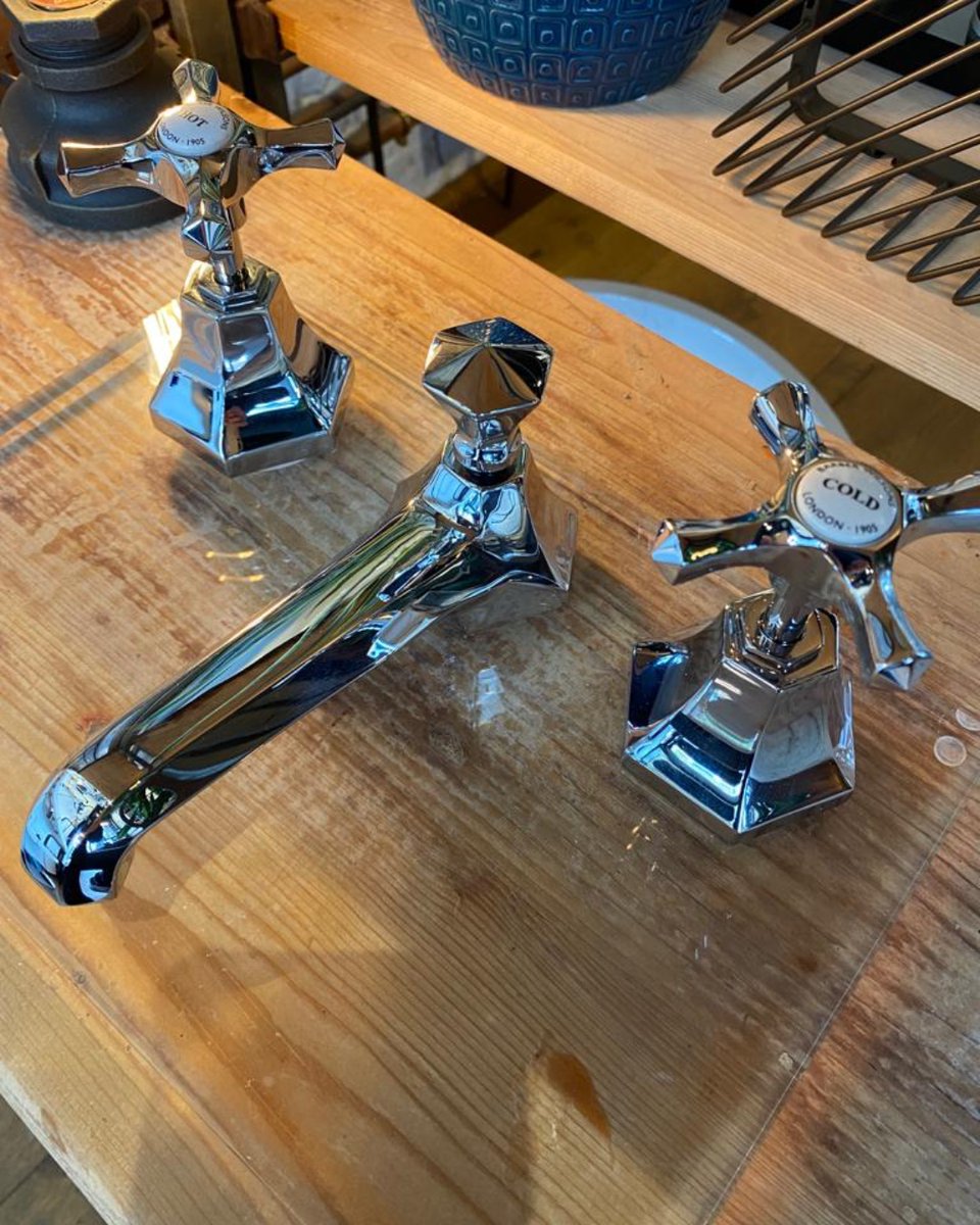 TheWaterGallery's tweet photo. Just arrived in our Esher Bathroom Showroom - Barber Wilson Mastercraft 6455 chrome deck mounted 3 hole basin mixer...Dare we say "Looking Good!"
#BarberWilson #EnglishDesign #Luxury Brassware #BathroomInspiration #Esher https://t.co/Yu7GS26rYB
