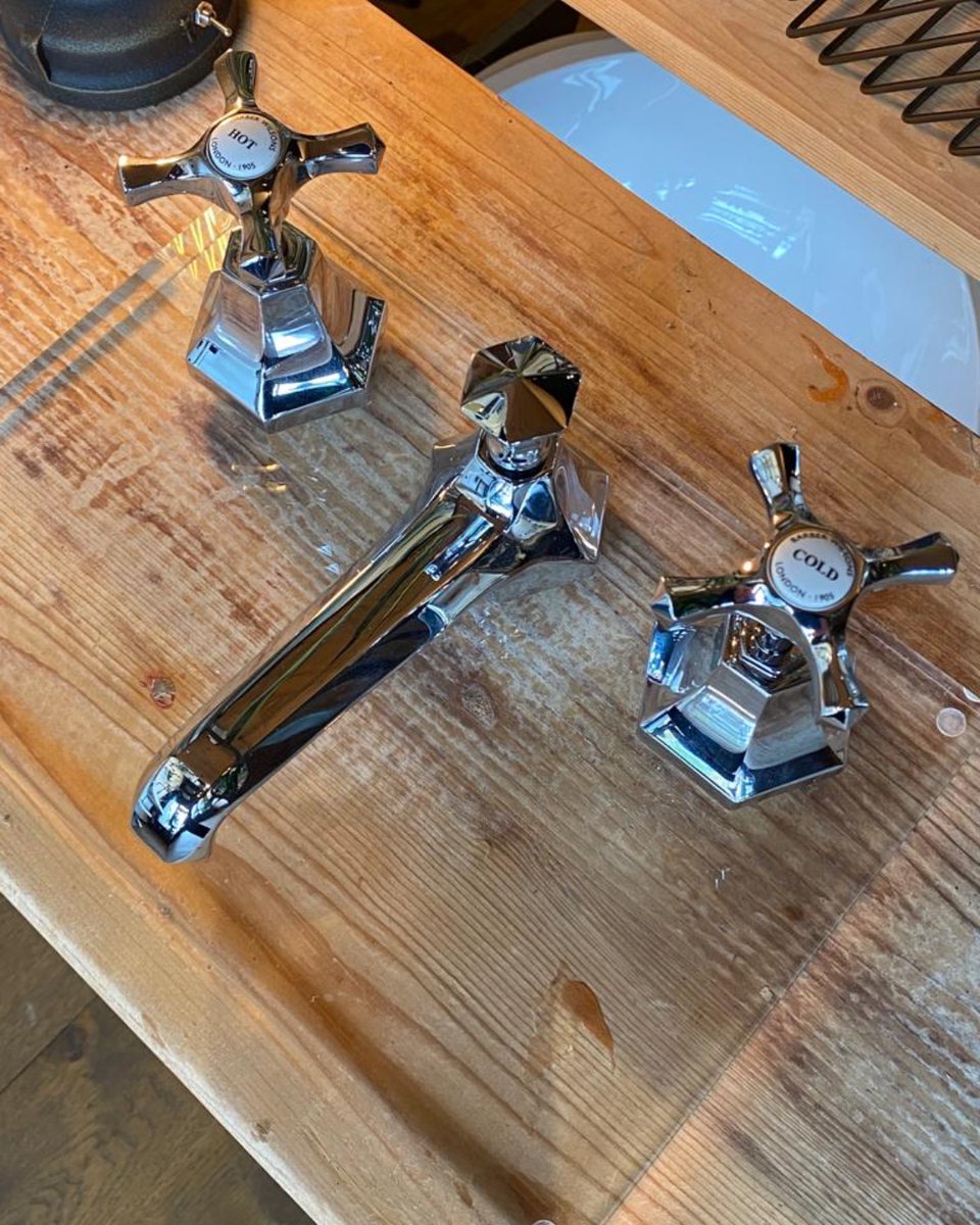TheWaterGallery's tweet photo. Just arrived in our Esher Bathroom Showroom - Barber Wilson Mastercraft 6455 chrome deck mounted 3 hole basin mixer...Dare we say "Looking Good!"
#BarberWilson #EnglishDesign #Luxury Brassware #BathroomInspiration #Esher https://t.co/Yu7GS26rYB