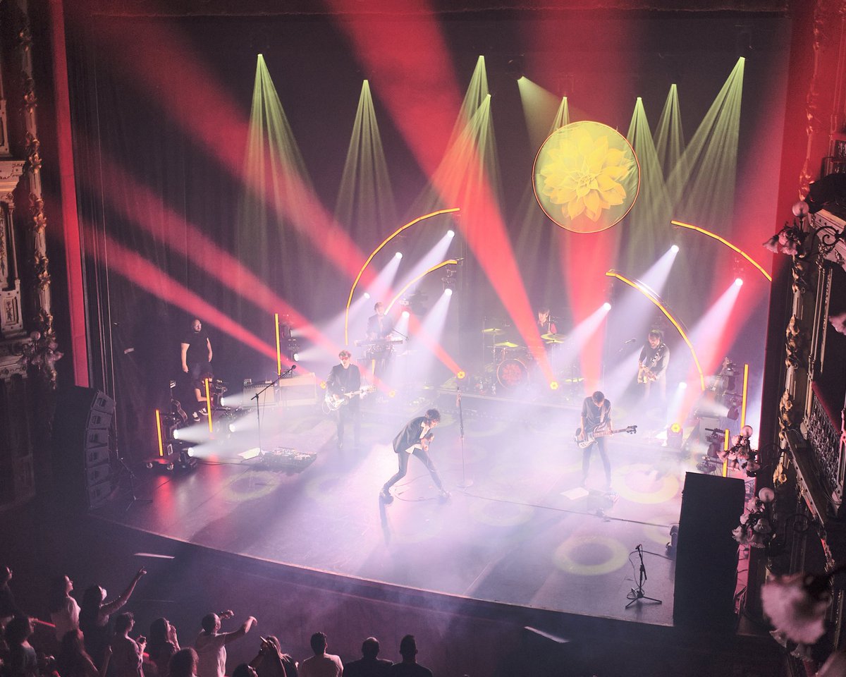 Astro_JuPiTeR's tweet photo. Sencillamente la mejor gira del mejor grupo en directo... @secondmusic
#floresimposibles #girafloresimposibles #second #rinconexquisito @orgullosos_2nd @SecondFanClub @secondistas @Secondizado https://t.co/ZpbvMhSmrY