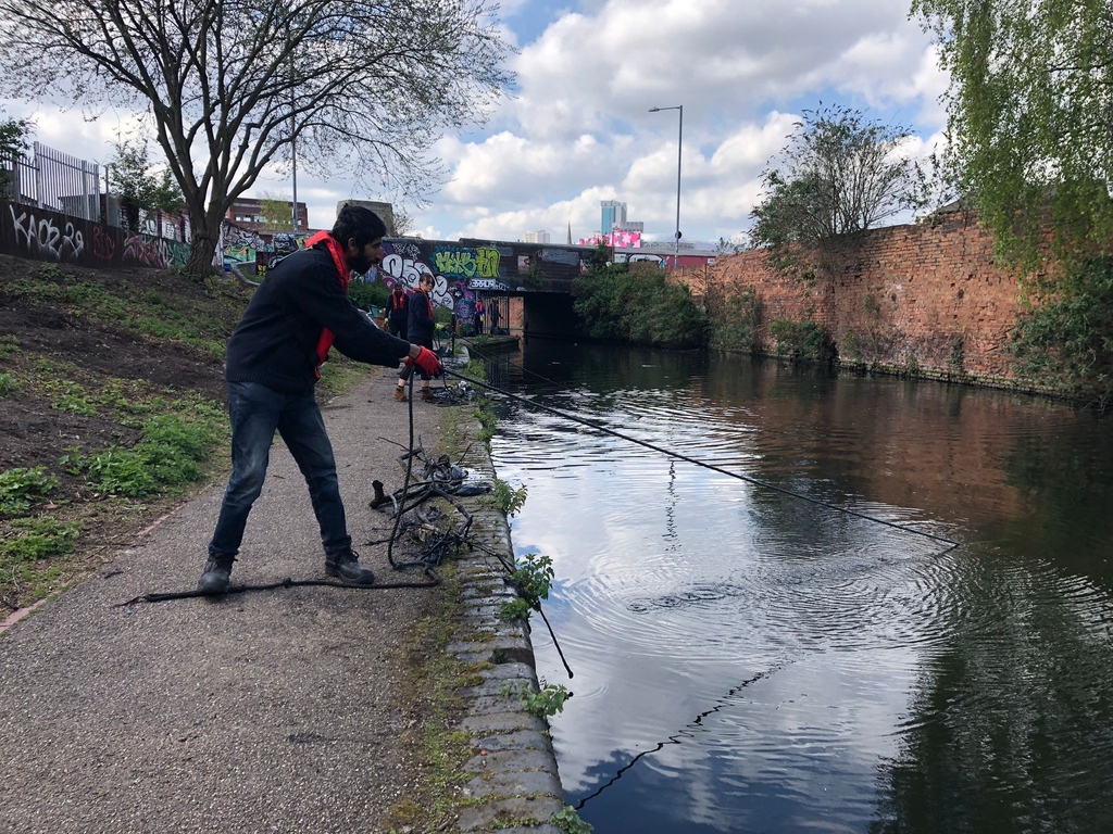 grandunionltd's tweet photo. With the help of @canalrivertrust, we spent a morning over at the canalside in Digbeth canal grappling, clearing the bottom of debris to make way for The Floating Garden which is launching soon. 🎣 

Read more here: https://t.co/kYDlzeG9Rd

#floatinggarden #canalandrivertrust https://t.co/isvE6vQI7j