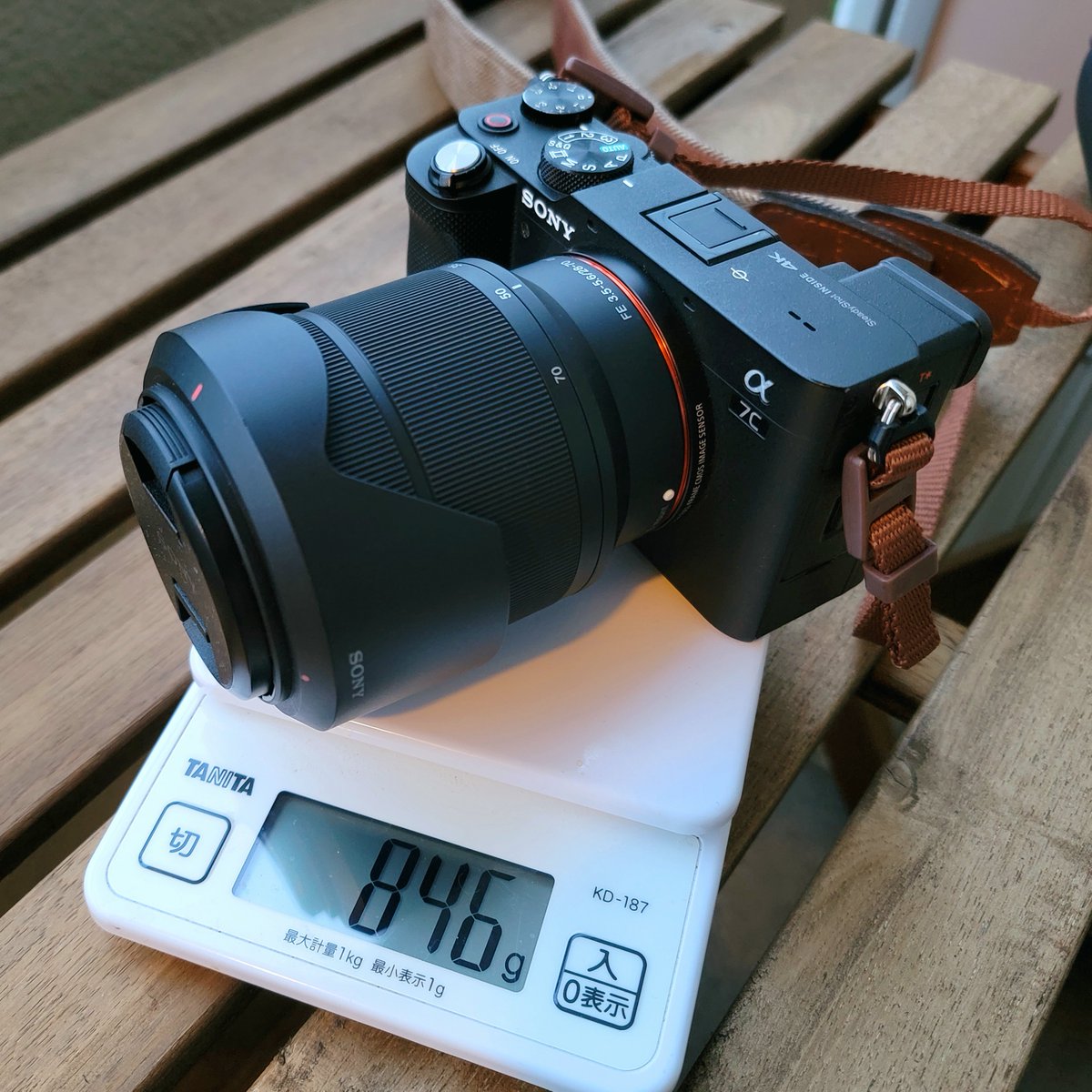 by_kuma's tweet photo. ニューレンズを買いました。
コスパ抜群、SAMYANG AF 24mm F1.8 FE。
非常に軽く、また強烈なボケ感を味わえるのでキットレンズからの変更は満足感が高そうです。
まだ室内での試し撮りのみなので、晴れたら屋外で撮影してみよーっと。
#sonyalpha #α7c #alpha7c #SAMYANG #bokeh https://t.co/1zCVDu7b6j
