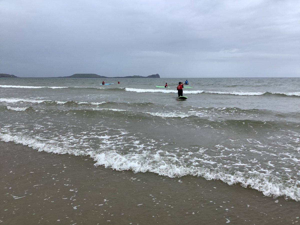 llanrhidianp's tweet photo. Surfs up! 🏄‍♀️Very proud of our ambitious pupils ☀️ not just developing their surf skills but developing their confidence and resilience 🏄‍♂️ @surfschoolwsf #LlanHealth #LlanCom #LlanFun https://t.co/IeXJbFDnDE
