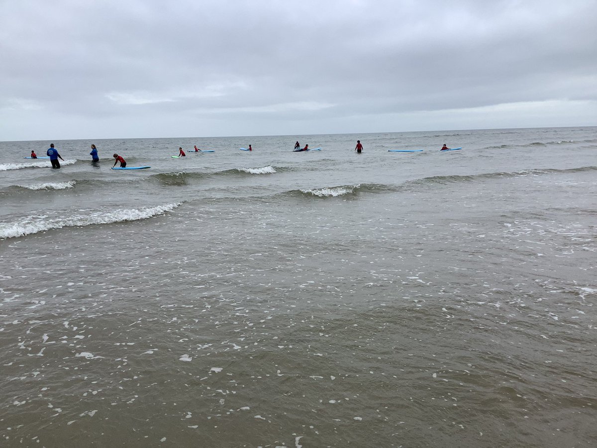 llanrhidianp's tweet photo. Surfs up! 🏄‍♀️Very proud of our ambitious pupils ☀️ not just developing their surf skills but developing their confidence and resilience 🏄‍♂️ @surfschoolwsf #LlanHealth #LlanCom #LlanFun https://t.co/IeXJbFDnDE