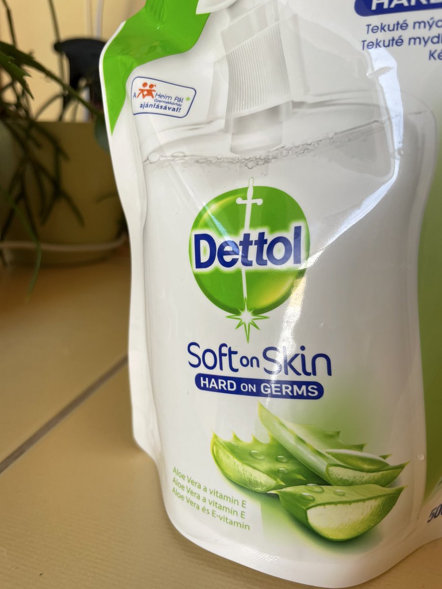 _daskas's tweet photo. Nice and simple #copywriting:
“Soft on skin, hard on germs” https://t.co/avKmlLHjPt