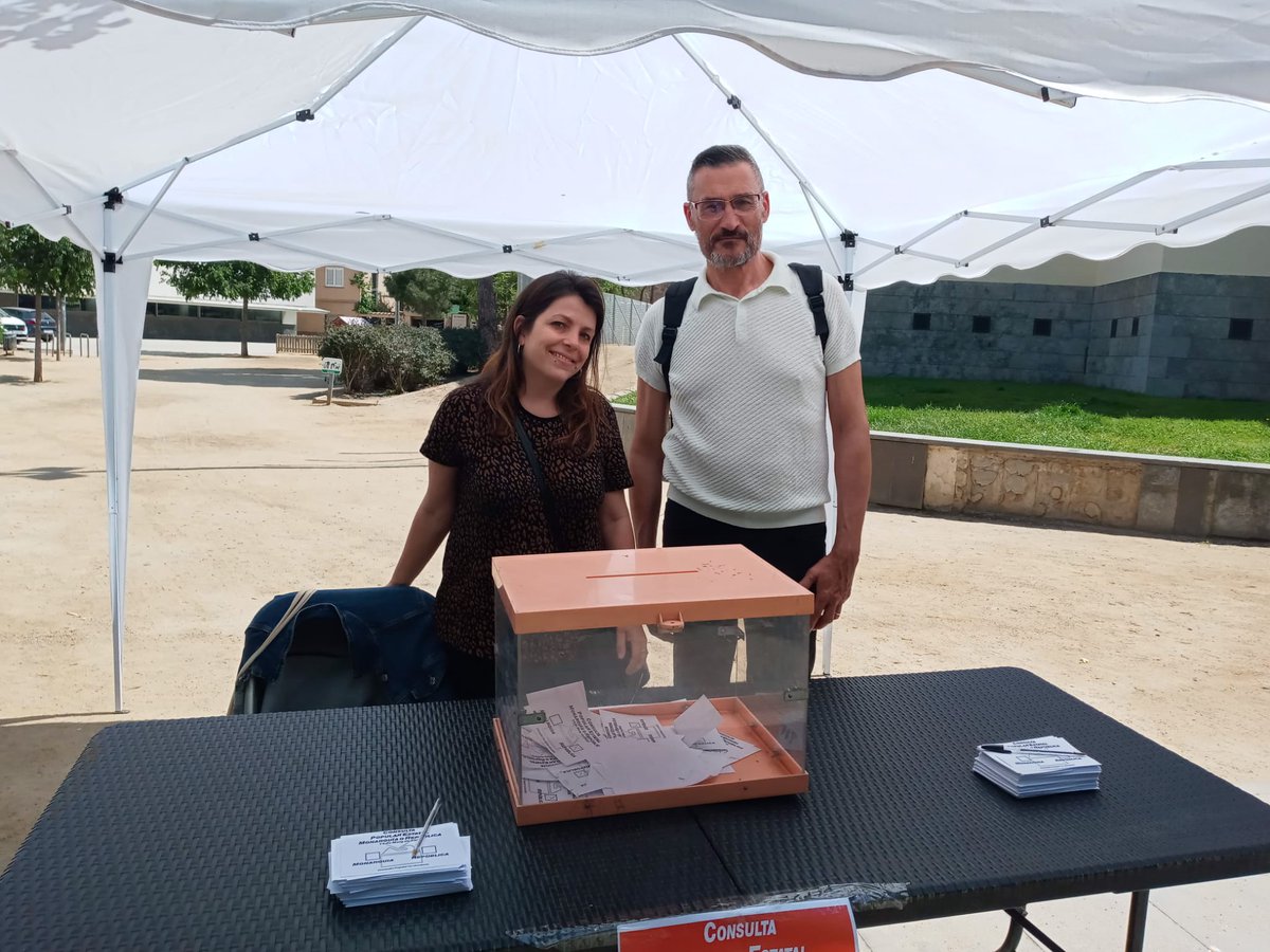 Santa Coloma de #Gramenet

3️⃣2️⃣1️⃣ Vots totals
3️⃣1️⃣0️⃣ Vots republicans
9️⃣ Vots monàrquics
2️⃣ Vots blancs/nuls