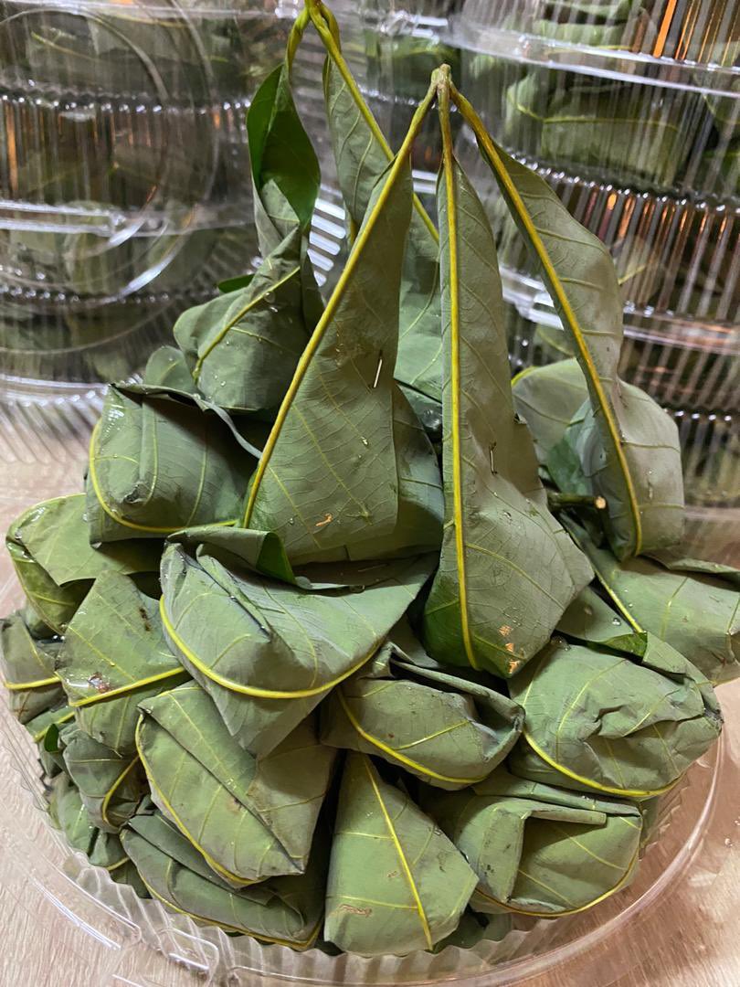 amierulfitry's tweet photo. Hi gais, saya ad open order 

🍂TAPAI PULUT DAUN GETAH 🍃

20 PCS : RM 15
50 PCS : RM 35 

🔹Dijamin manis 
🔹Sesuai utk pelbagai jenis majlis 

Delivery date: SABTU 21/5 
Delivery area Klang Valley only. 

Place ur order now 👇🏾

https://t.co/G6qdCUPT5u

Mohon RT 🙏🏻

#TapaiPulut https://t.co/WO4Mt6fQEG