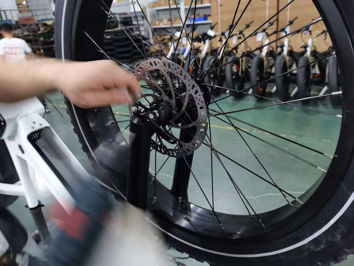 HaidongB's tweet photo. New week New energy🛠️🛠️
Begin your week in a good mood🌟🌟
Ebikes in Stock. 7-days Fast Delivery. Accept Customization and Dropshipping. Small MOQ to Wholesale Ebikes. Factory Direct Price, No Middleman. 
#ebikes #wholesale #ebikeshop #cycle #fattires #B2B #escooter #ODM #factory https://t.co/OaGOQWwxts