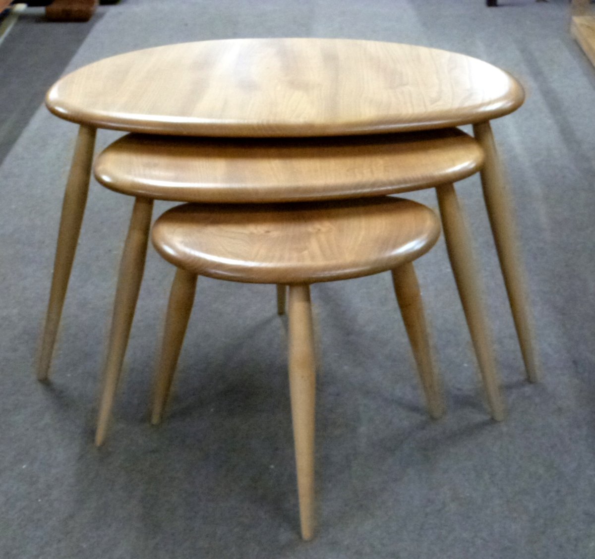 KeysAuctions's tweet photo. This pebble-shaped nest of three tables was made by Ercol. This is an iconic piece of design, and has a pre-sale estimate of £200-£300 in Keys’ Modern Art and Design Sale on Wednesday 18th May. 

More details here: https://t.co/iW4puLndFn https://t.co/mgpzgVEdZt