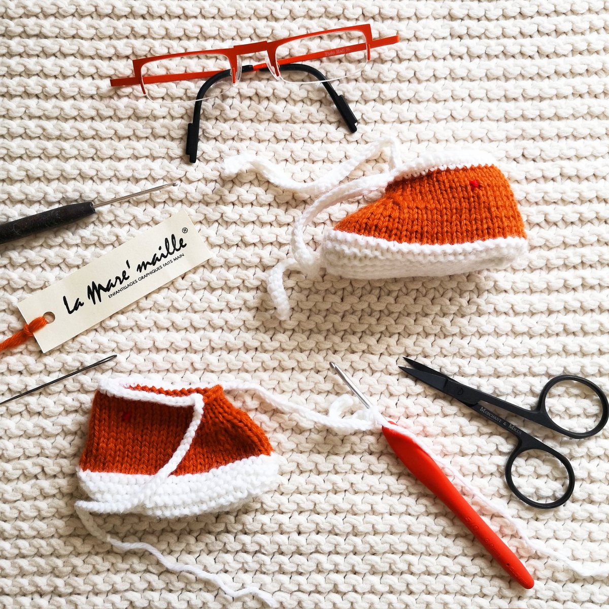 lamaremaille's tweet photo. 🧡 Bon lundi à tous 🧡 https://t.co/6z1Wd2mhU4 #faitmain #handmade #madeinfrance #fabriqueenfrance #sneakers #mumtobe #createurfrancais #babyshoes #cadeaubebe #cadeaudenaissance #babygift #babyshower https://t.co/1iIZvB5jOy