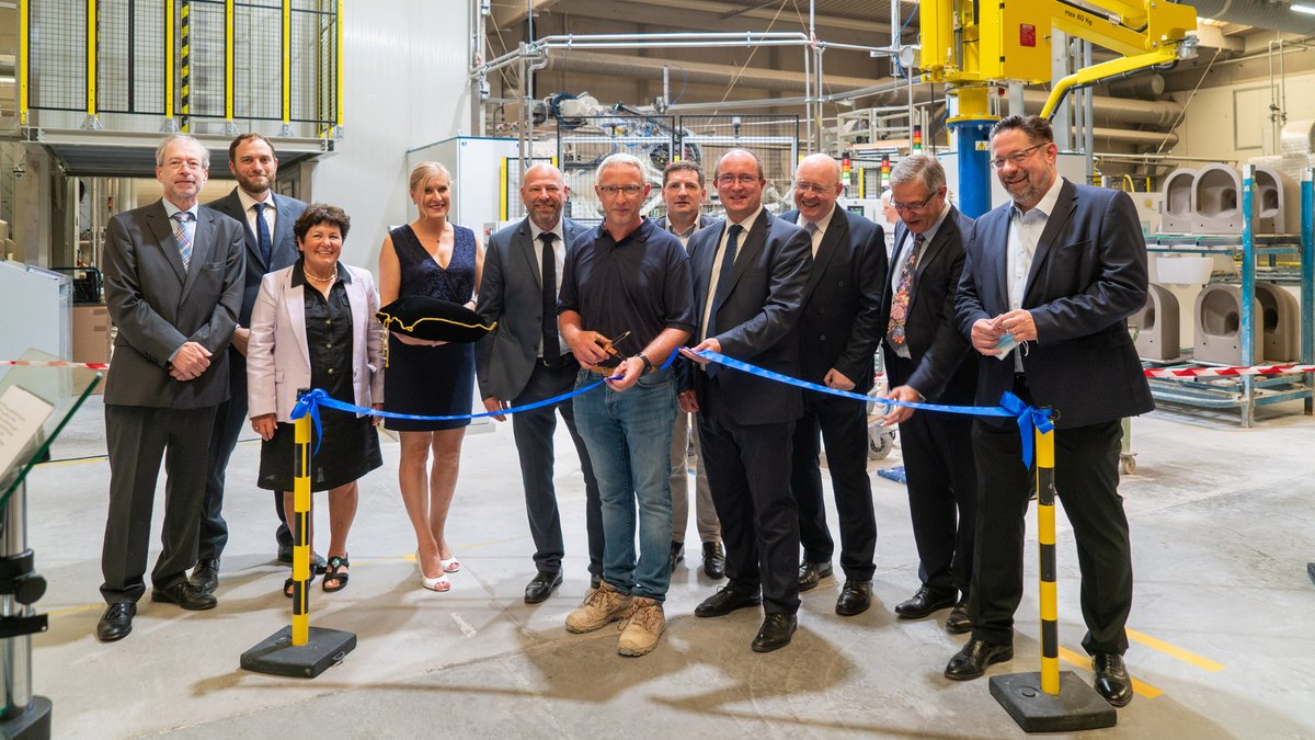 Duravit's tweet photo. To further boost our #production in Europe, we've inaugurated a new, energy-efficient pressure-casting press at #Bischwiller to produce 30k additional toilets/year at lower costs. The 2-million-euro #investment was subsidized by @regiongrandest with €200,000. #LocalForLocal https://t.co/cb9Asb45Bk
