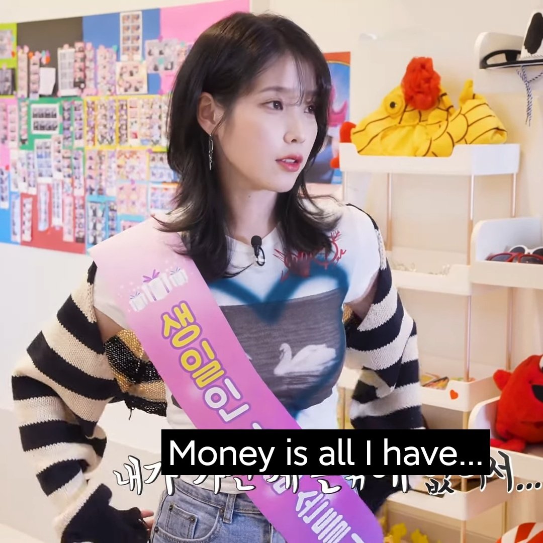 Busy_Listening's tweet photo. PD: Do you have money?
🐥: (Flexing) Money is all I have.

Next moment,
🐥: Money please~ Need to take more photos. 📸

#아이유 #IU 
#30SpringsWithIU
#서른살의봄_지은아_생일축하해 
#IU_Springof30 #HappyIUday https://t.co/SegpV7uZ1E