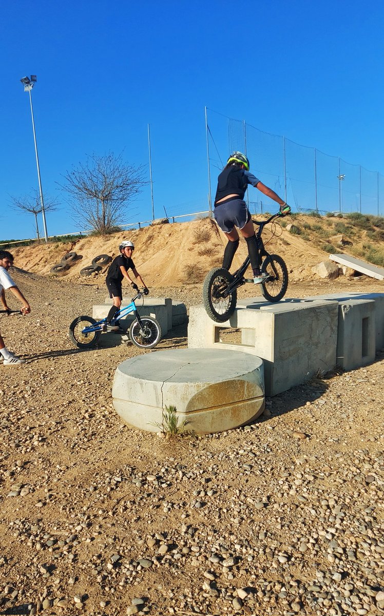 West_trialbici's tweet photo. Poc a poc la família de trialeros va creixent 😬💪! Ampliem a dos dies els entrenaments, dimecres i divendres #fembase #femescola #tecnificacio #torrelameu #lleida @fembaselleida 👉 informa't 633 79 99 39 @West_trialbici @AjuntTorrelameu https://t.co/rQYGOvrtfR