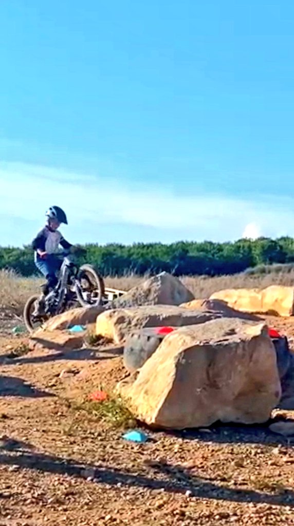 West_trialbici's tweet photo. Poc a poc la família de trialeros va creixent 😬💪! Ampliem a dos dies els entrenaments, dimecres i divendres #fembase #femescola #tecnificacio #torrelameu #lleida @fembaselleida 👉 informa't 633 79 99 39 @West_trialbici @AjuntTorrelameu https://t.co/rQYGOvrtfR