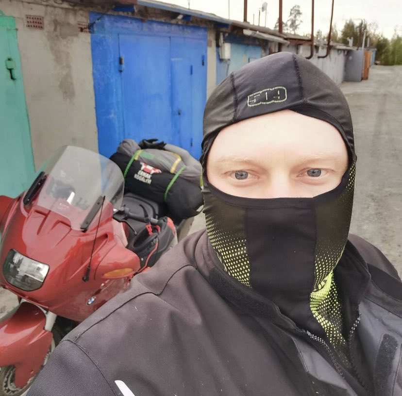 KarsonNasir's tweet photo. After surviving a bullet wound to my right leg basically all i need right now is enough bullets to k*ll these bloody Russians#StopPutin #killhim #Украина #WARINUKRAINE #RussianUkrainianWar #SaveAzovstal #Mariupol #stillalive #StillWithYou #FightForever #UkraineCrisis #ArmUkraine https://t.co/L9Y0OkxJ6I