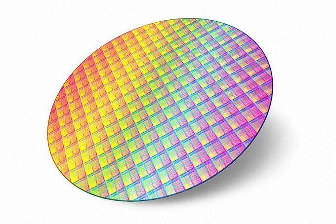 半導体のキラキラしたシリコンウェハー欲しいな。鍋敷きにしたい。 