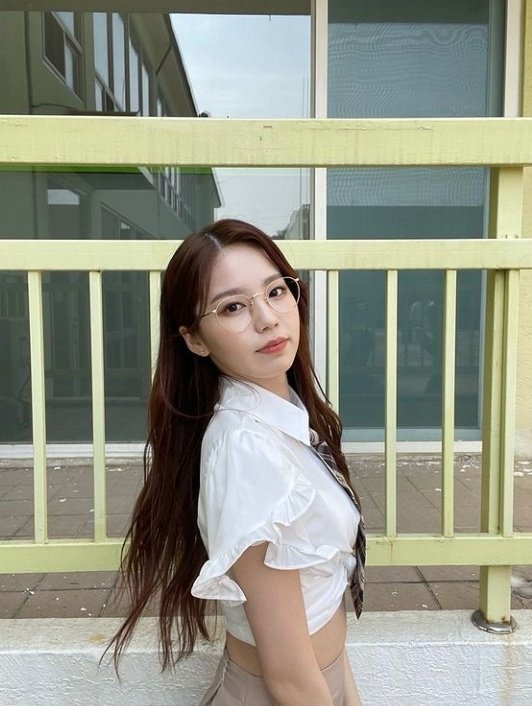 sznmhhhhi's tweet photo. わあああメガネアヤカ姫好き🤍🤍🤍ミイアヤも🥰🥰🥰惚れます😍DTNAの姫本物のプリンセスよ…👑💕目もとのキラキラ可愛い✨
#NiziU #AYAKA #MIIHI #KCON2022Premiere
#ASOBO_dance #CLAP_CLAP https://t.co/B9bjGgdyCs