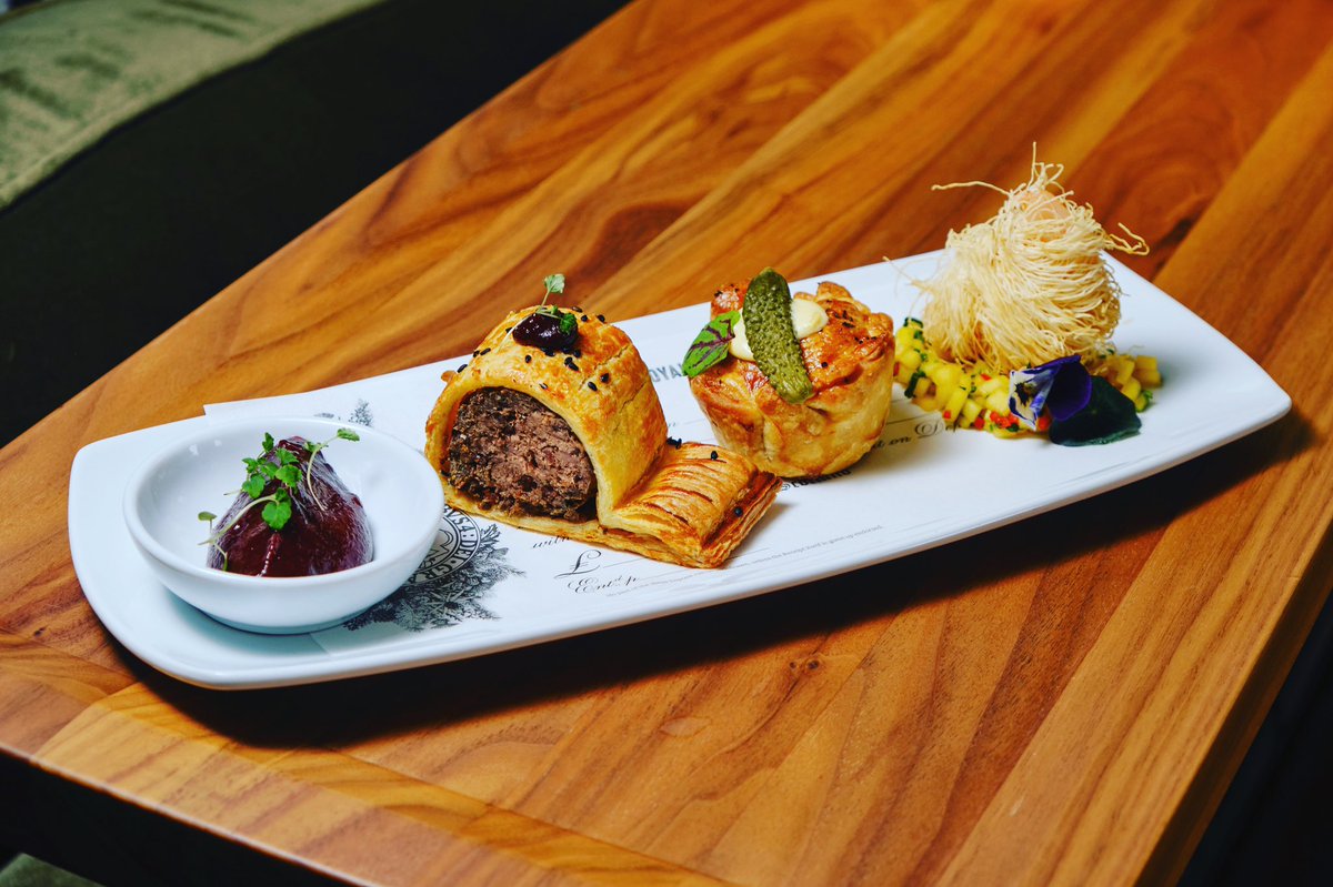 RegisterClub's tweet photo. Have you tried our ‘Lite Bite’ menu yet? Our Venison Sausage Rolls, Mini Pork &amp; Haggis Pies and our Kataifi Prawns, served with Mango &amp; Chili Salsa, are all absolutely delicious! ❤️ 🍴🍽
 
#theregisterclub #locallysourced #springbites #lightlunch #lunchtime #litebites https://t.co/6gwRk1At6H