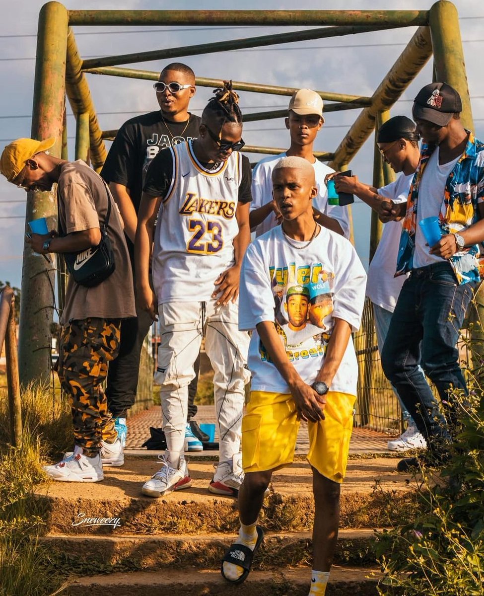 TheReall_LSG's tweet photo. Dankie Dankie ka SeZulu ke #NTOX Dropping This Friday‼️🤯❤️🌟🎶
20 May 2022💧❤️
Save the date✨🍾
Thank you to all of you for the support and your patience❤️🙏
Nou ke nako ya Bafana ba kasi🌟🙌🏽 https://t.co/UaytXn5QlQ