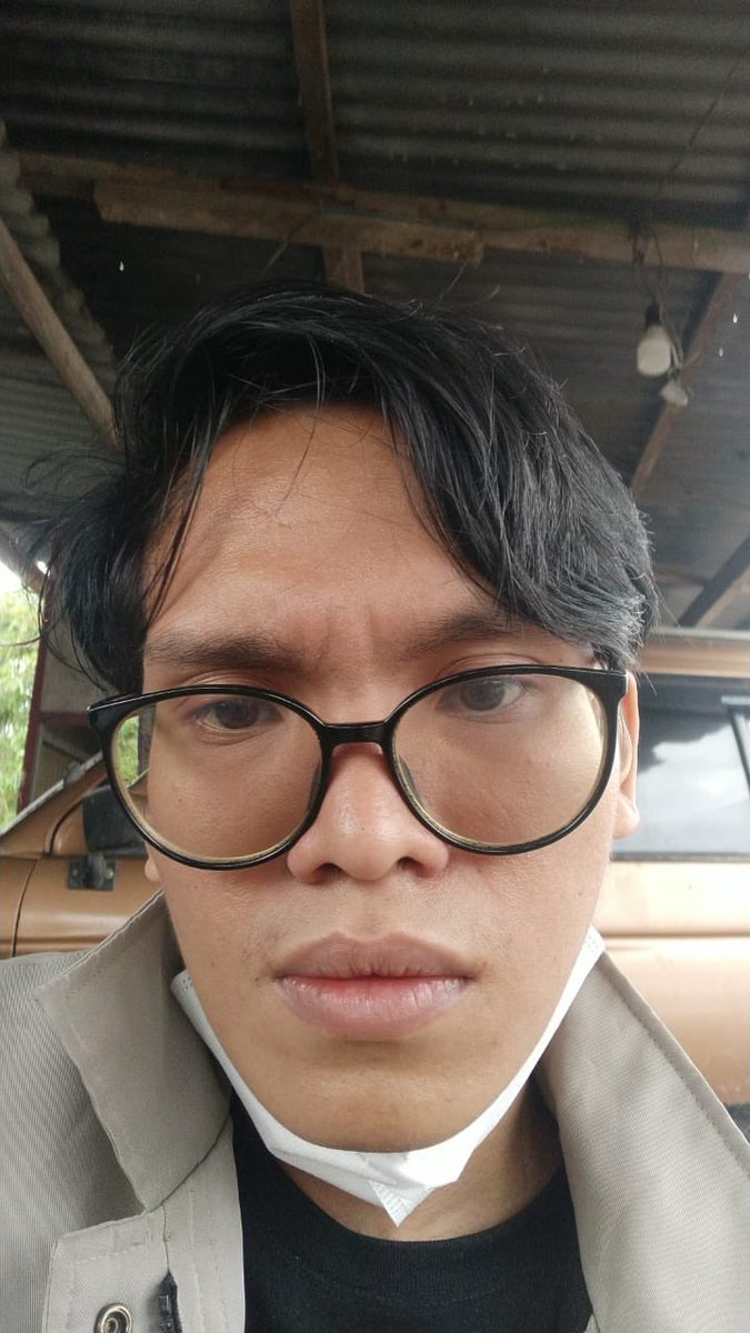 I miss you a lot.. kangen bangun pagi masakin makanan random, kangen nyuapin makan sambil kaunya setengah tidur, kangen pillow talk, bikinin minumanmu, kangen ngeroko bedua, kangen liat bulan, kangen ngendus lenganmu. Kangen semuanya🥺