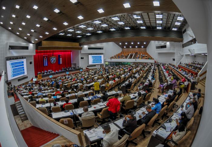DiazCanelB's tweet photo. #Cuba sigue el firme propósito de fortalecer su condición de Estado socialista de derecho. Este domingo fue histórico con la aprobación de la Ley del Código Penal, la Ley de Ejecución Penal y la Ley del Proceso de Amparo de los Derechos Constitucionales. #CubaLegisla https://t.co/cOgor6FXhK