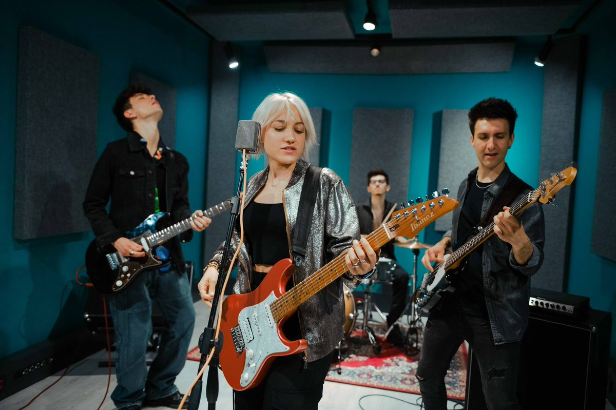 AnxiaLytics's tweet photo. QUEL SENSO
Il nostro primo singolo.
Fuori ovunque il 21 Maggio💊
📸 @romanodubbini
#AnxiaLytics #NewSingle #TheBandRai1 #TeamDolcenera #QuelSenso https://t.co/itxHv0DGXB