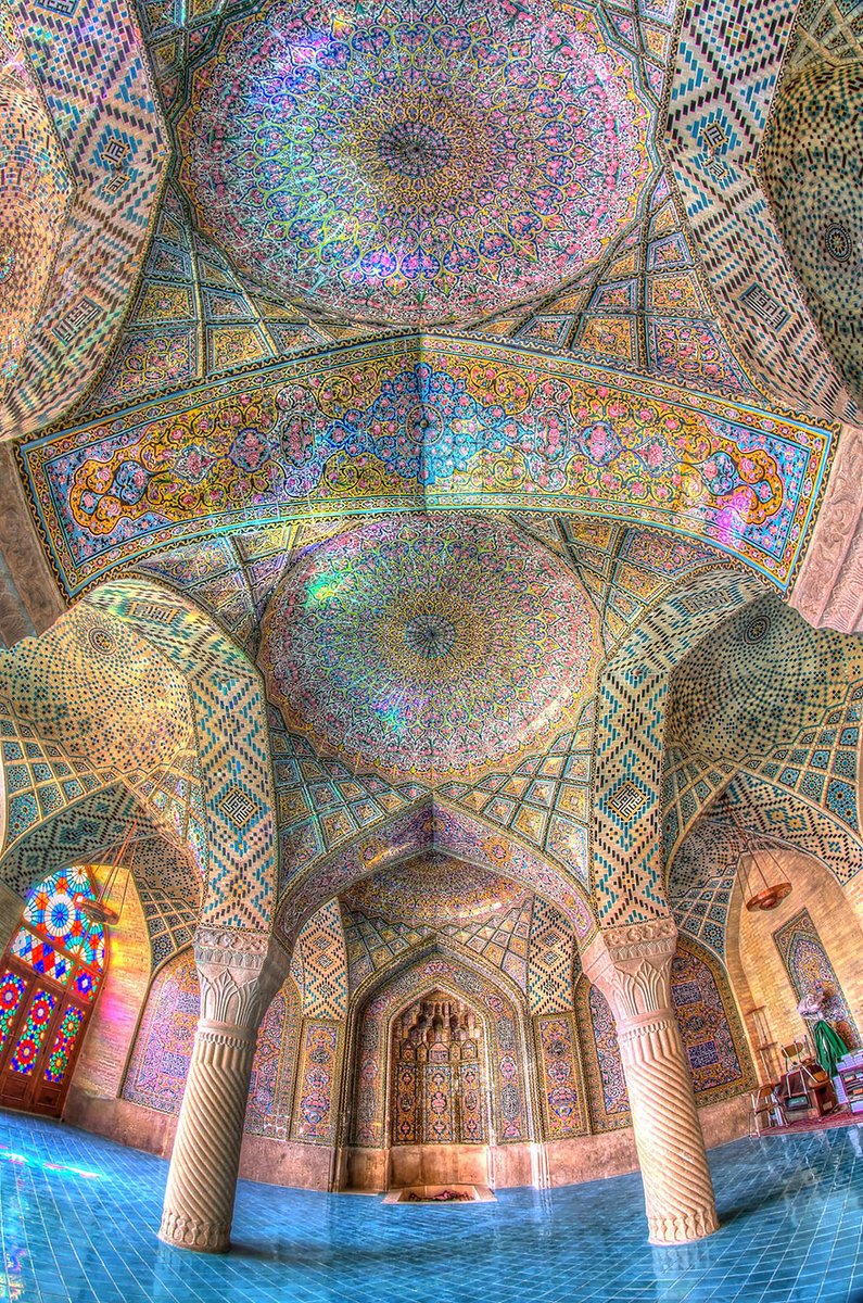 amzwold's tweet photo. The beautiful and enchanting inside of an Iranian Mosque...😮🇮🇷🕌
#iranarchitecture #awesomearchitecture #amzwold #amaxiom https://t.co/4MrJDvScNW