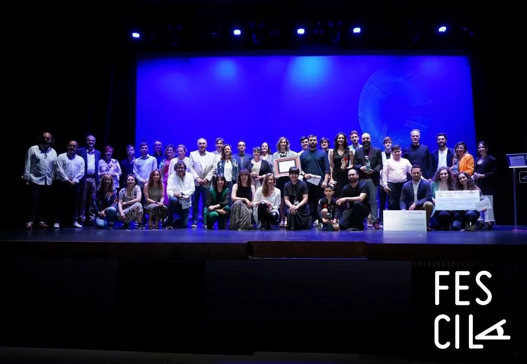 AlmuniaAyto's tweet photo. El sábado pasado se cerró con éxito la 26ª edición del Festival de Cine de La Almunia FESCILA, en una gala de clausura llena de humor y premios de las diferentes categorías a concurso, ante un Salón Blanco repleto de público.  #Fescila

https://t.co/yvCAyQ2lWM https://t.co/gbD0viM7no
