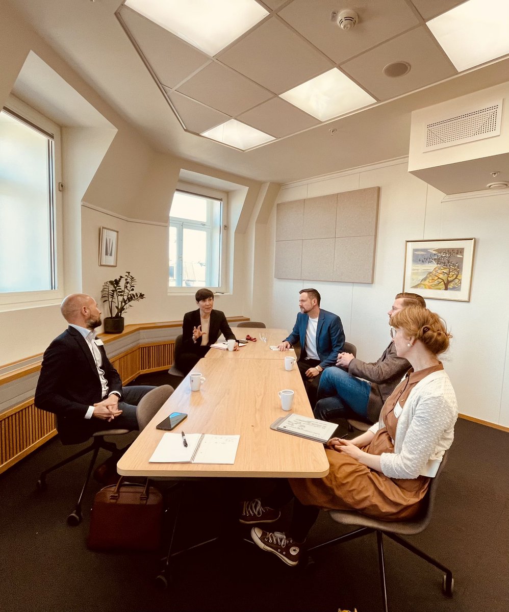Jostein Kobbeltvedt (@josteinhk) on Twitter photo På Stortinget med @talehungnes Det er ikke bare <a href="/RaftoFoundation/">Rafto Foundation</a> og <a href="/Amnesty_Norge/">Amnesty Norway</a> som synes det er oppsiktsvekkende at Putins krig har fått regjeringen <a href="/jonasgahrstore/">Jonas Gahr Støre</a> <a href="/AHuitfeldt/">Anniken Huitfeldt</a> <a href="/AnneBeathe_/">Anne Beathe Tvinnereim</a> <a href="/Utenriksdept/">Utenriksdepartementet</a> til å kutte i støtten til demokrati og menneskerettigheter På Stortinget med @talehungnes Det er ikke bare <a href="/RaftoFoundation/">Rafto Foundation</a> og <a href="/Amnesty_Norge/">Amnesty Norway</a> som synes det er oppsiktsvekkende at Putins krig har fått regjeringen <a href="/jonasgahrstore/">Jonas Gahr Støre</a> <a href="/AHuitfeldt/">Anniken Huitfeldt</a> <a href="/AnneBeathe_/">Anne Beathe Tvinnereim</a> <a href="/Utenriksdept/">Utenriksdepartementet</a> til å kutte i støtten til demokrati og menneskerettigheter