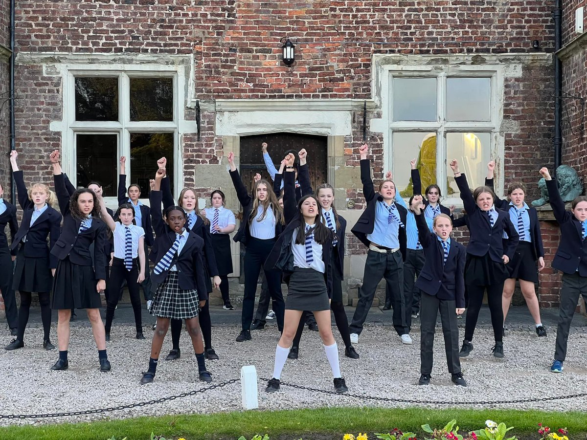 F2FPerformance's tweet photo. What a fantastic start to our filming!🎥

We are thrilled to be working alongside a Painted Life Productions to create a ‘School of Rock’ film. Friday included filming a scene with our teachers and some very energetic movement.

Two more days of filming before we ‘wrap’. 🍿 🎥 🎞 https://t.co/e4LEvnclHw