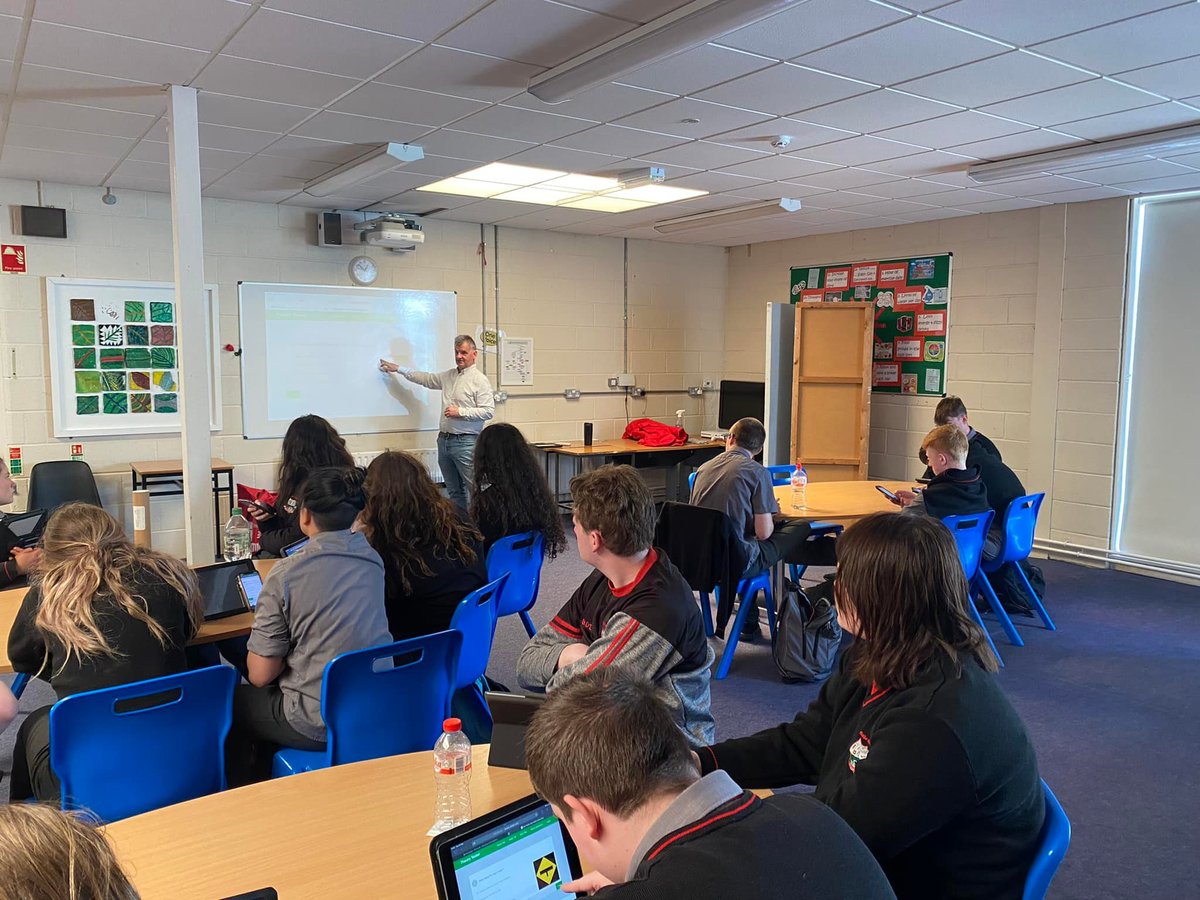CFionnchua's tweet photo. TY's had a skills building workshop with the 'Irish School of Excellence' and completed modules in road safety, preparation for the driving theory test, and even experienced driving a car. #LifeSkills #tyactivities https://t.co/6CnVfknsl1