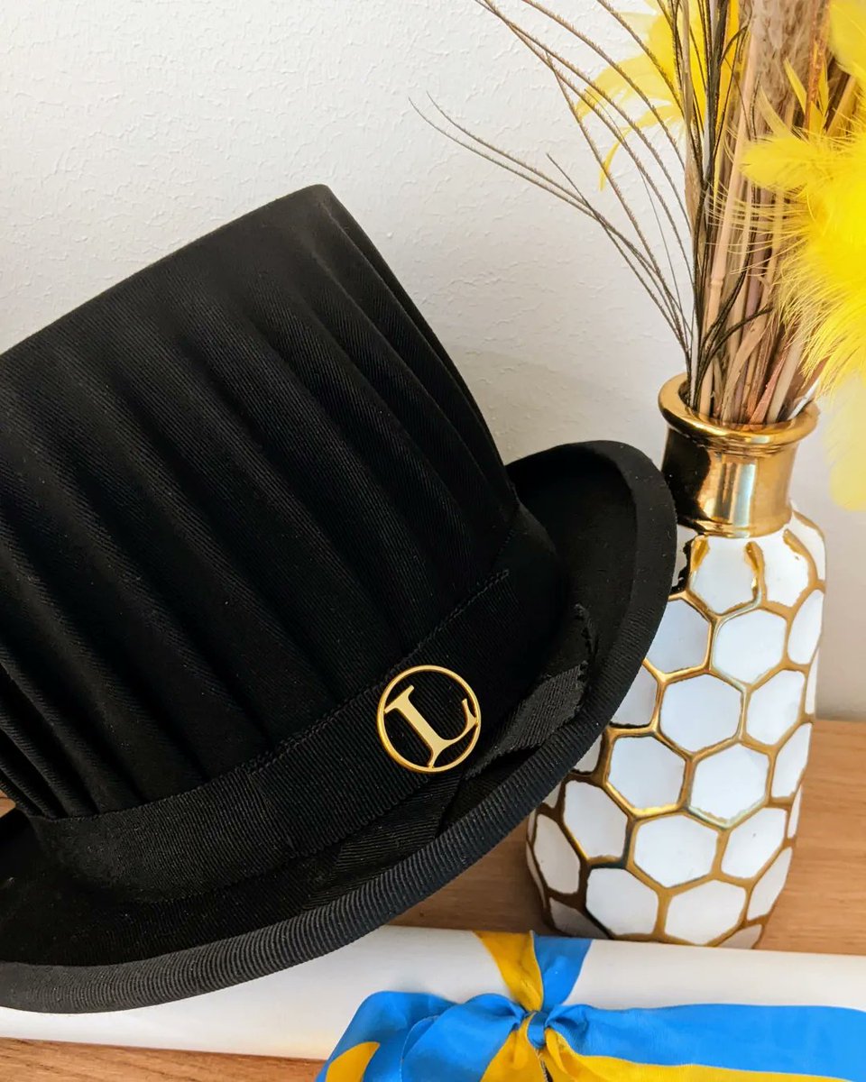 izraellite's tweet photo. A bit delayed due to pandemic, but eventually the hat arrived at its rightful head 🙂

#luleåtekniskauniversitet #phdgraduation #2022 https://t.co/SozesqVHNY