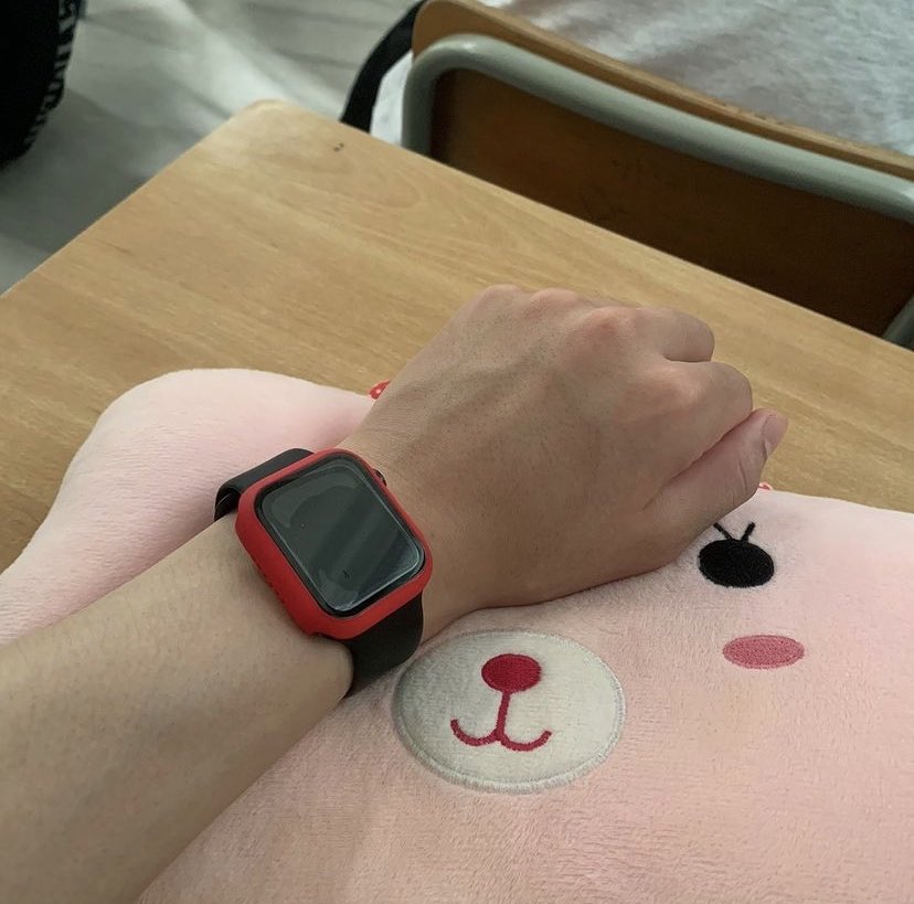 choishyunwook's tweet photo. i bought it too!! apple watch ㅎㅎ
#superexpensive #탕진잼 #expensiveapple__
t/n: i’m not sure what ‘탕진잼’ means😭
https://t.co/QCJgZBKZ6H https://t.co/ugCTa5s2DX