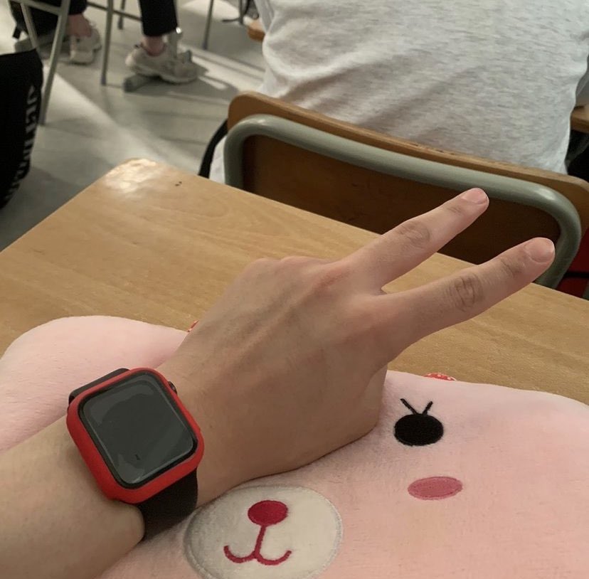 choishyunwook's tweet photo. i bought it too!! apple watch ㅎㅎ
#superexpensive #탕진잼 #expensiveapple__
t/n: i’m not sure what ‘탕진잼’ means😭
https://t.co/QCJgZBKZ6H https://t.co/ugCTa5s2DX