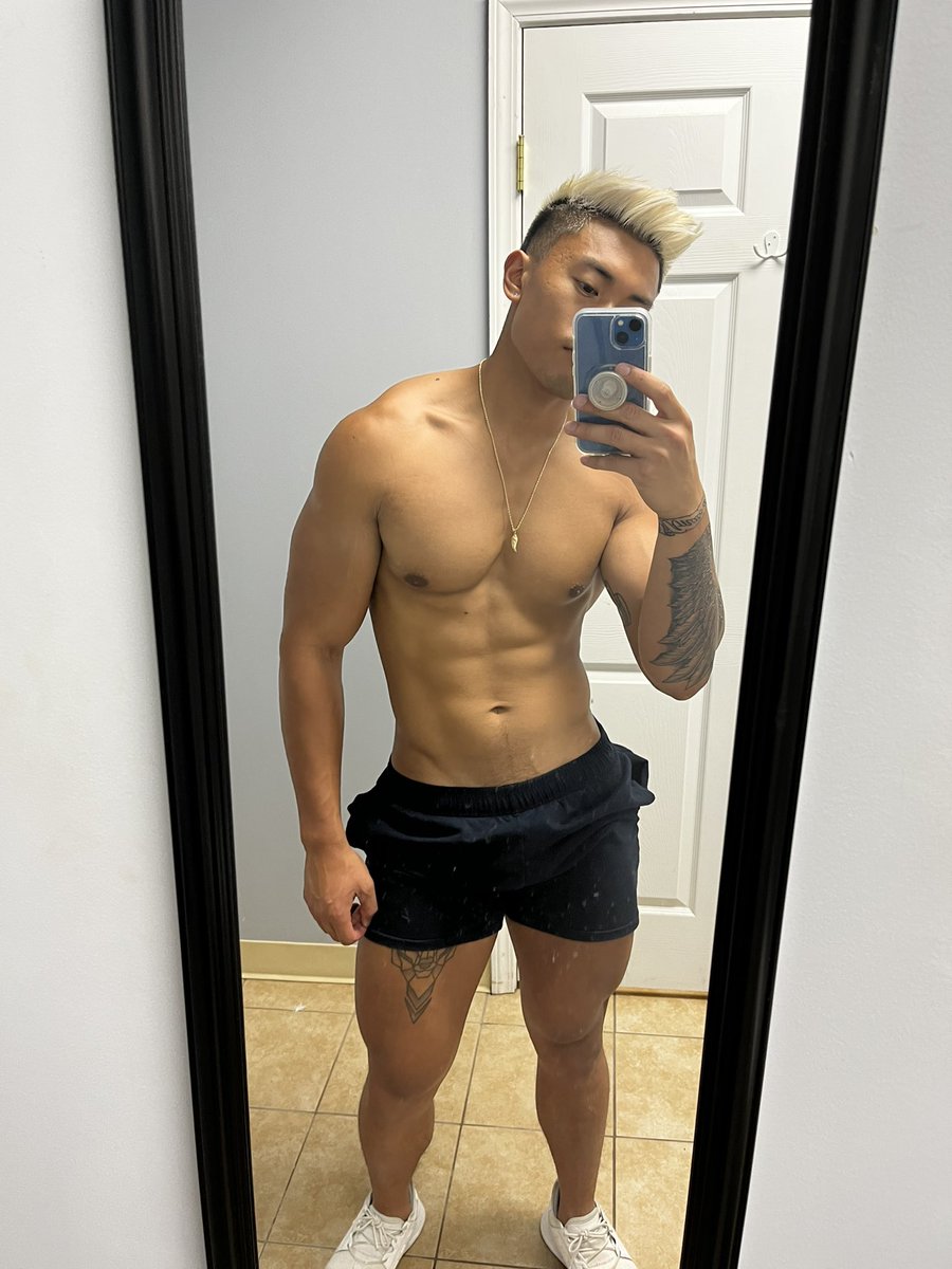 BradDecastro's tweet photo. Summer Body ready! 💪🏽 https://t.co/mostJoyWfC