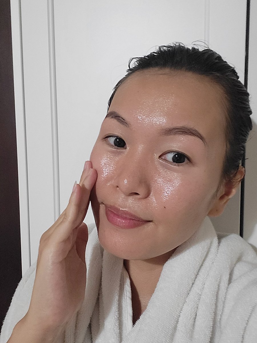 IchelScarlet's tweet photo. Gini nih.. ilangin minyak berlebih, makeuo dan kotoran. Gausah ribet2 pake banyak step!
Tinggal pump dan oleskan ke muka nanti dia hilang dan bilas deh, langsung seger!!
@celefit_id @hanyooraonni #celefit #oiltofoamcleanser #madedu #timonnicetar #beauty #beautyhack #dryskin https://t.co/nQdTCr1HB0