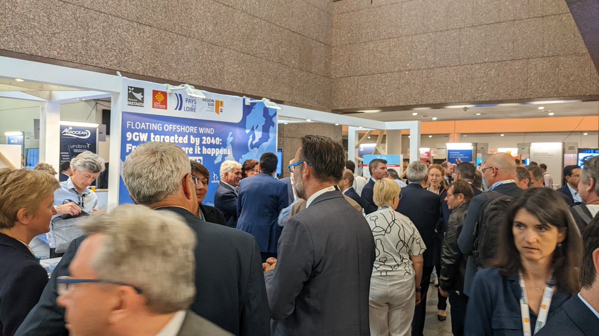 _oceanpower's tweet photo. Une belle affluence lors de la présentation d'entreprises de la filière #EMR française : #Otecmi pour la Bretagne et ses références de contrôle non destructifs sur les pièces  des jackets de @WINDARrenovable pour @AilesMarines réalisées sur le port de Brest. https://t.co/irGAuukyEL
