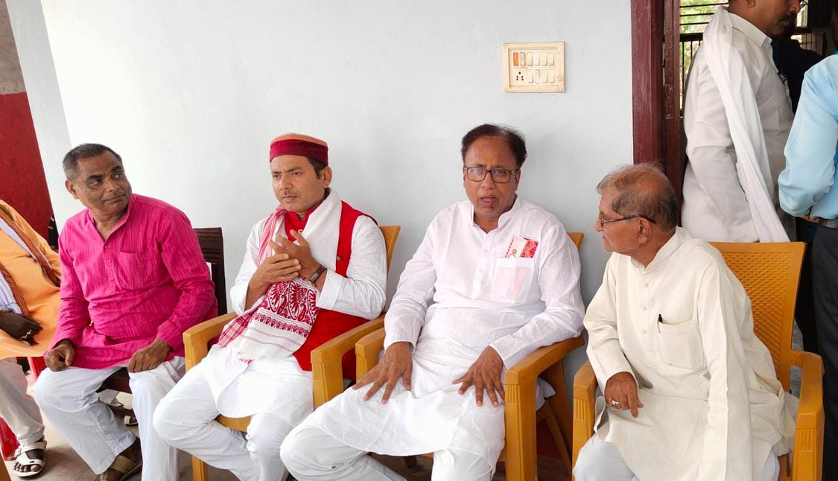 sanjayjaiswalMP's tweet photo. बनकटवा प्रखंड के गोविंदपुर गांव में उमेश प्रसाद जी के बेटा के शुभ विवाह कार्यक्रम में मंगलकामनाएँ दी। https://t.co/ONZ2lyhEiO