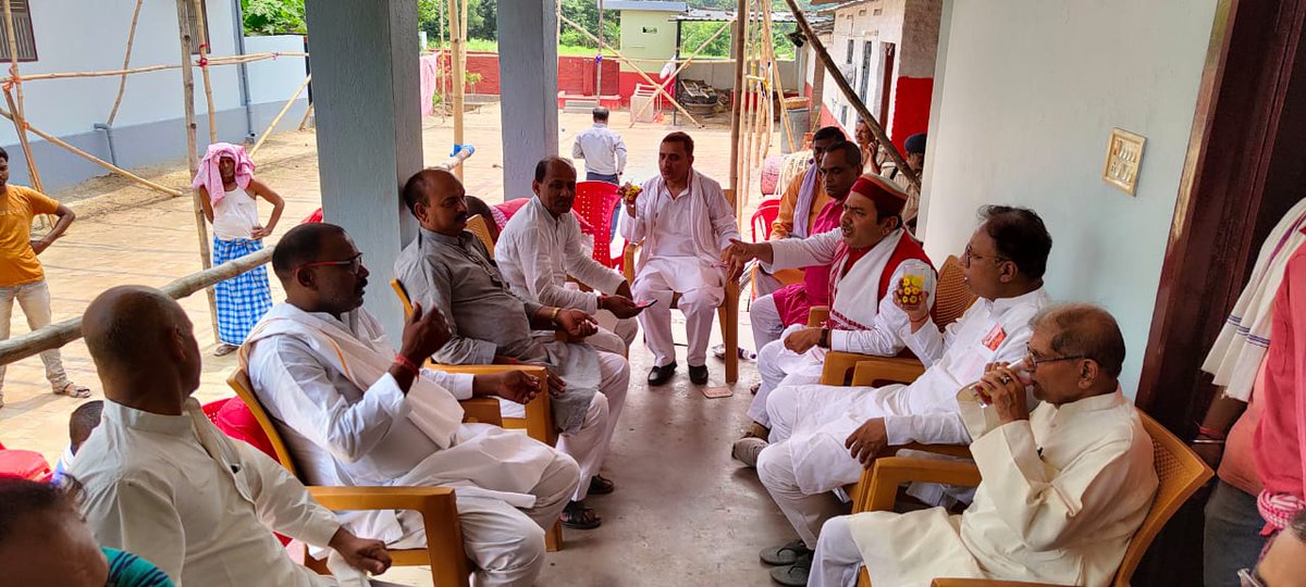 sanjayjaiswalMP's tweet photo. बनकटवा प्रखंड के गोविंदपुर गांव में उमेश प्रसाद जी के बेटा के शुभ विवाह कार्यक्रम में मंगलकामनाएँ दी। https://t.co/ONZ2lyhEiO