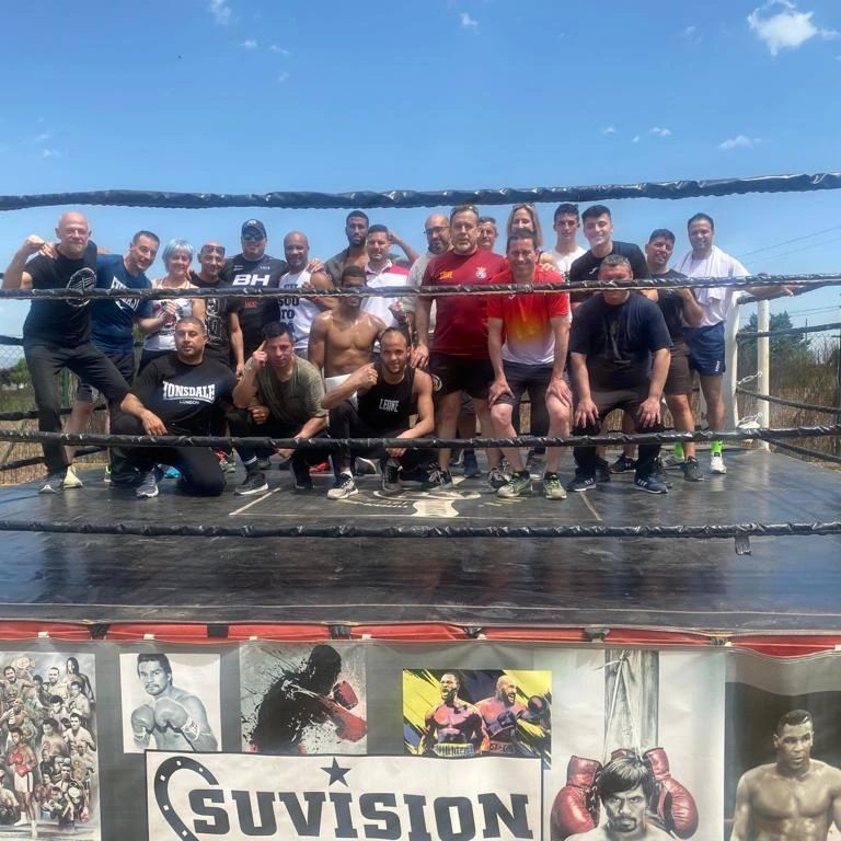 EuskoBox's tweet photo. 💥 ¡ÚLTIMO SPARRING EN LAS INSTALACIONES AL AIRE LIBRE DEL #BARRUBOXING!

🥊 #BOXEO profesional + olímpico
📍 #AlbeldaDeIregua #LaRioja
📅 #Mayo21 
⌚ 21:00 Horas
💰 Entradas desde solo 15€
 🤜🏼 #Chimo &amp; #Anuar 🤛🏾
📸BARRU https://t.co/bZc3U1R24F
