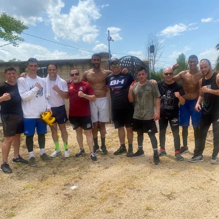 EuskoBox's tweet photo. 💥 ¡ÚLTIMO SPARRING EN LAS INSTALACIONES AL AIRE LIBRE DEL #BARRUBOXING!

🥊 #BOXEO profesional + olímpico
📍 #AlbeldaDeIregua #LaRioja
📅 #Mayo21 
⌚ 21:00 Horas
💰 Entradas desde solo 15€
 🤜🏼 #Chimo &amp; #Anuar 🤛🏾
📸BARRU https://t.co/bZc3U1R24F