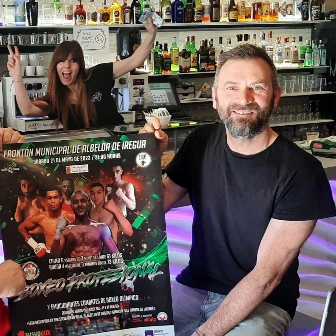 EuskoBox's tweet photo. 💥 ¡ÚLTIMO SPARRING EN LAS INSTALACIONES AL AIRE LIBRE DEL #BARRUBOXING!

🥊 #BOXEO profesional + olímpico
📍 #AlbeldaDeIregua #LaRioja
📅 #Mayo21 
⌚ 21:00 Horas
💰 Entradas desde solo 15€
 🤜🏼 #Chimo &amp; #Anuar 🤛🏾
📸BARRU https://t.co/bZc3U1R24F