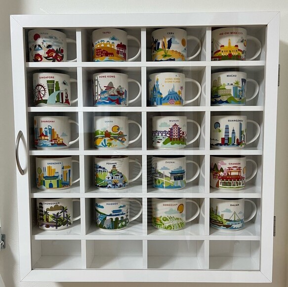 西田 有 西田木工所 スタバ You Are Here Collection マグカップ用ラック 今回は壁に取り付け希望の為 背面に板を付け 前面には扉を付けたものを作成しました ご購入者様からカップを入れた写真を送って頂きました T Co G4dzmuwjqq 棚